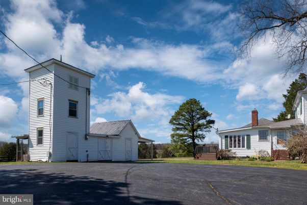 Backyard, Exterior, Facade, Farmhouse