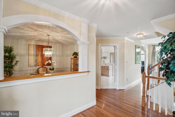 Interior, Pendant Lights, Wood Texture Flooring