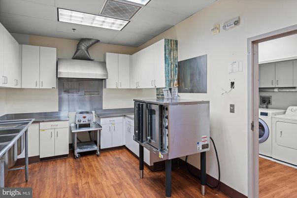 Interior, Kitchen, Washer, Wood Texture Flooring