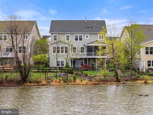 Exterior, Facade, Lake, Georgian