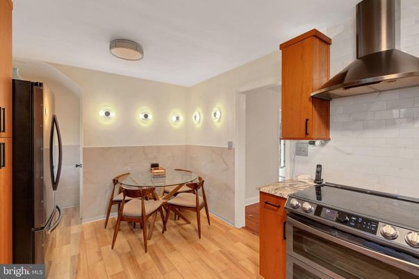 Dining room, Interior, Kitchen, Stainless Steel Appliances, Wood Texture Flooring