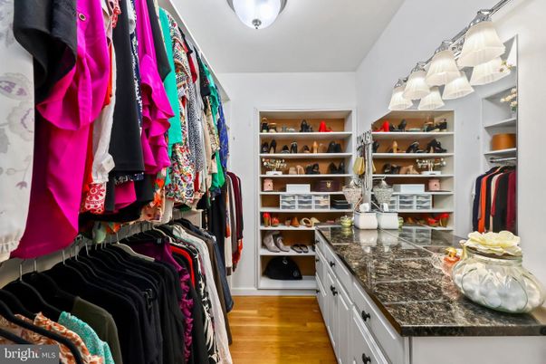 Interior, Walk-in Closets, Wood Texture Flooring
