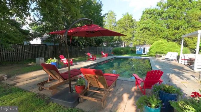 Exterior, Pool