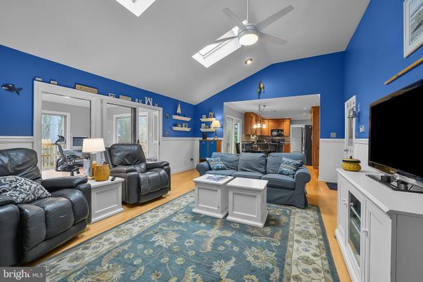 Dining room, Interior, Kitchen, Living room, Stainless Steel Appliances, Wood Texture Flooring