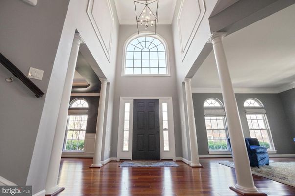 Interior, Pendant Lights, Wood Texture Flooring
