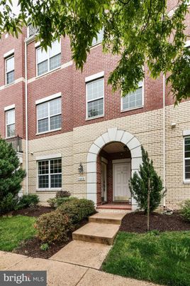 Exterior, Facade, Brick Facade, Rowhouse