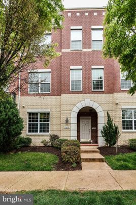 Exterior, Facade, Brick Facade, Rowhouse