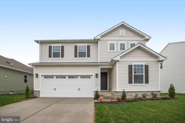Attached, Exterior, Facade, Farmhouse
