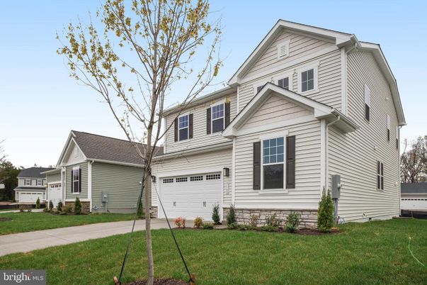 Attached, Exterior, Facade, Farmhouse