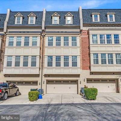 Attached, Exterior, Facade, Rowhouse