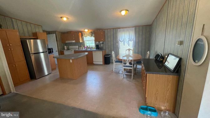 Dining room, Interior, Kitchen, Stainless Steel Appliances