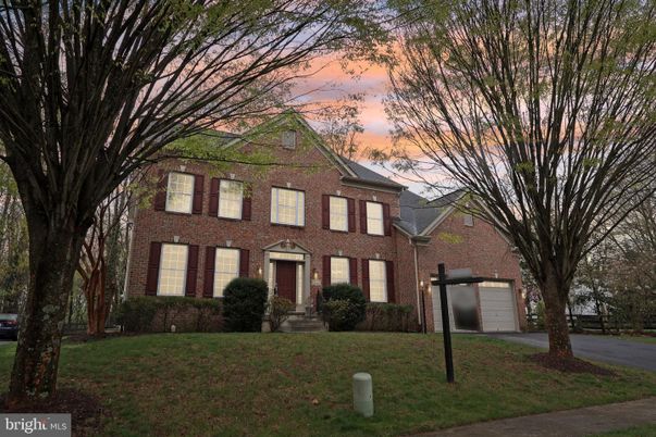 Attached, Exterior, Facade, Brick Facade, Georgian