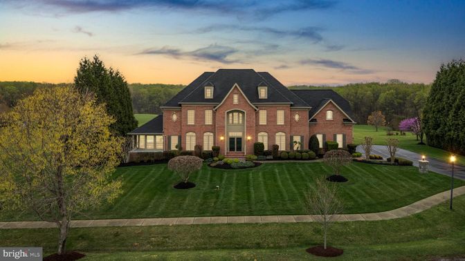 Backyard, Exterior, Facade, Brick Facade, French Provincial