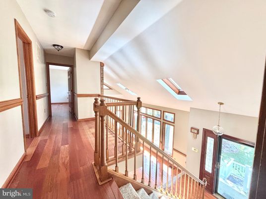 Interior, Pendant Lights, Wood Texture Flooring