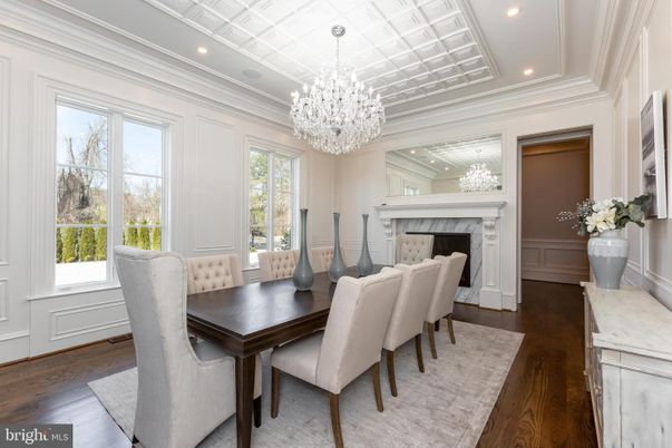 Chandelier, Dining room, Fireplace, Interior, Recessed Lighting, Wood Texture Flooring
