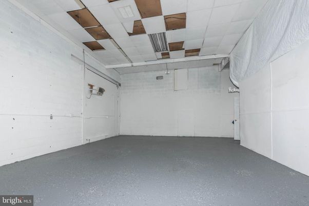 Garage, Interior