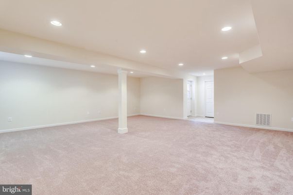 Empty room, Interior, Recessed Lighting