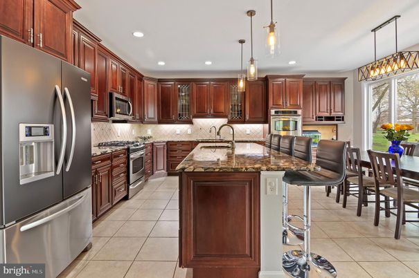 Dining room, Interior, Kitchen, Pendant Lights, Recessed Lighting, Stainless Steel Appliances