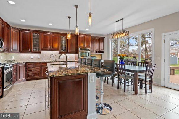 Dining room, Interior, Kitchen, Pendant Lights, Recessed Lighting, Stainless Steel Appliances