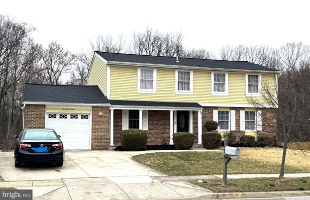 Attached, Exterior, Facade, Brick Facade, Georgian