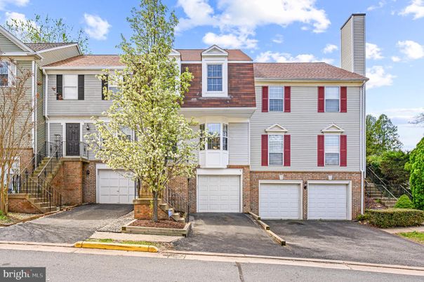 Attached, Exterior, Facade, Brick Facade, Raised Ranch