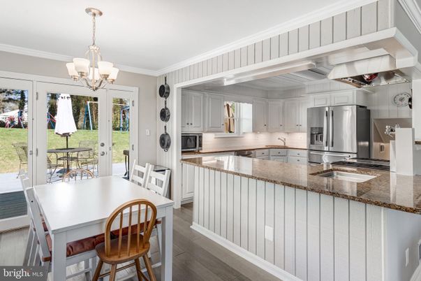 Chandelier, Dining room, Interior, Kitchen, Stainless Steel Appliances, Wood Texture Flooring