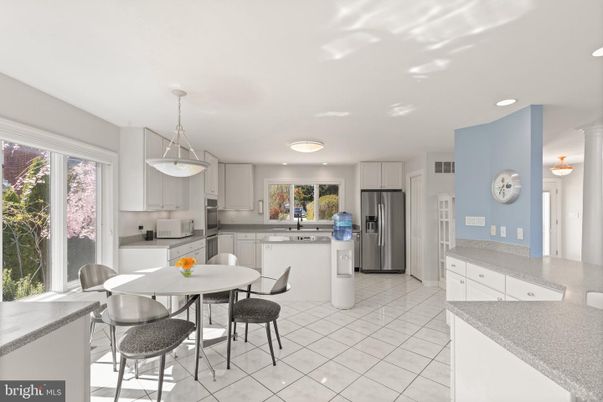 Dining room, Interior, Kitchen, Pendant Lights, Recessed Lighting, Stainless Steel Appliances