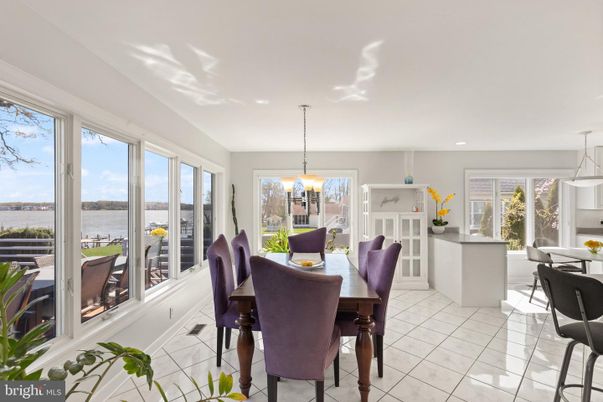 Dining room, Interior, Pendant Lights, Recessed Lighting, Water