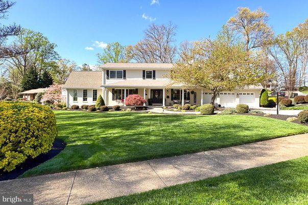 Attached, Backyard, Exterior, Facade, Split Level