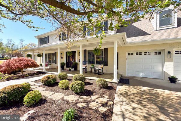 Attached, Exterior, Facade, Farmhouse