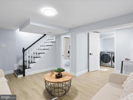 Interior, Utility Closets, Washer, Wood Texture Flooring