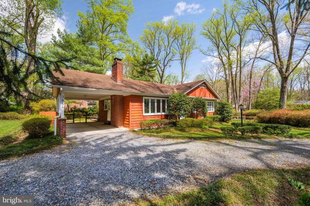 Backyard, Exterior, Facade, Brick Facade, Cape Cod