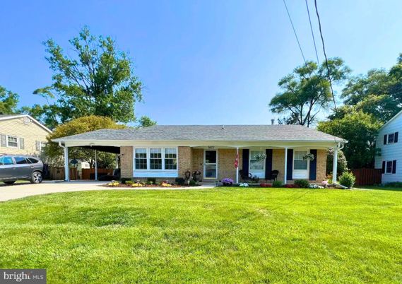 Attached, Backyard, Exterior, Facade, Brick Facade, Cape Cod