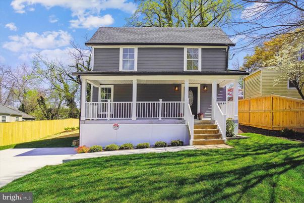 Exterior, Facade, American Foursquare