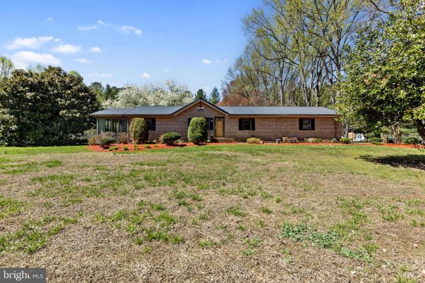 Backyard, Exterior, Facade, Brick Facade, Ranch