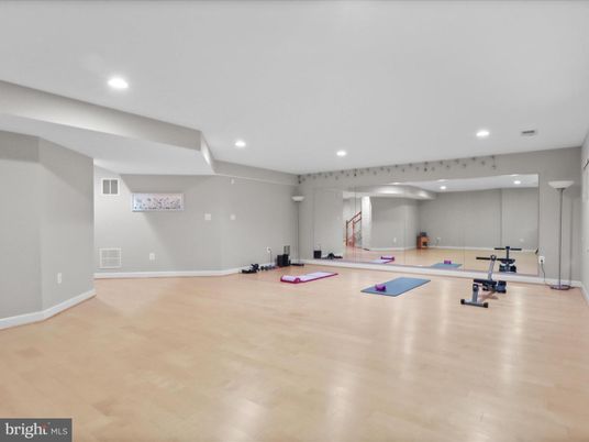 Fitness Equipment, Interior, Recessed Lighting, Wood Texture Flooring