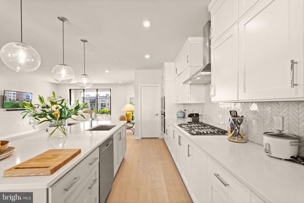 Interior, Kitchen, Pendant Lights, Recessed Lighting, Wood Texture Flooring