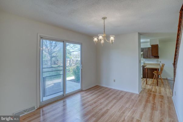 Chandelier, Empty room, Interior, Wood Texture Flooring