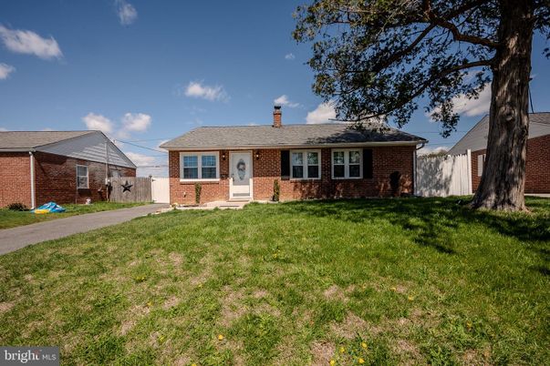 Exterior, Facade, Brick Facade, Cape Cod