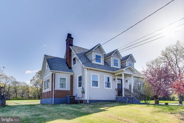 Backyard, Exterior, Facade, Brick Facade, Cape Cod