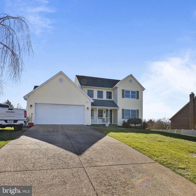 Attached, Exterior, Facade, Farmhouse