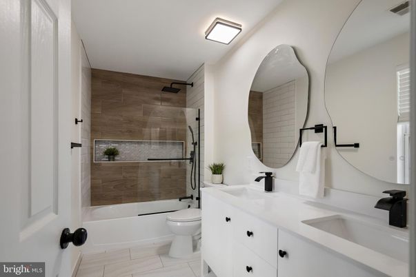 Bathroom, Dual Sink Vanities, Interior