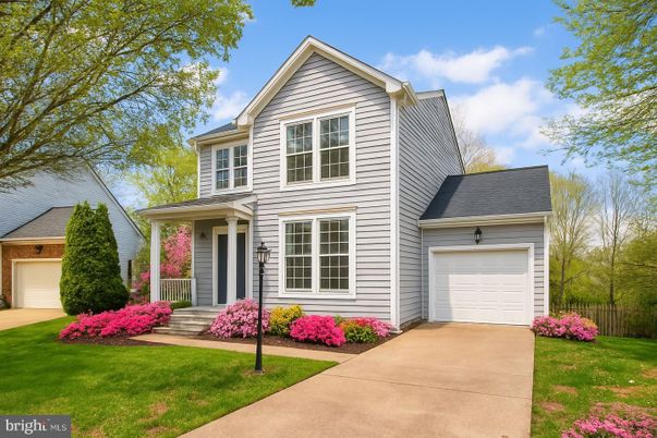 Attached, Exterior, Facade, Farmhouse
