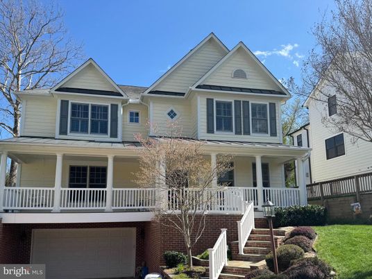 Attached, Exterior, Facade, Queen Anne Victorian