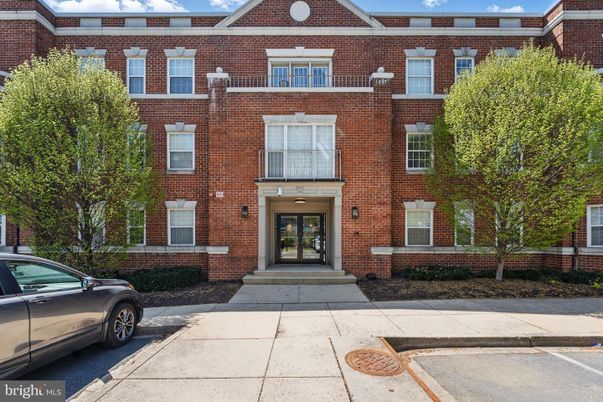 Exterior, Facade, Brick Facade, Rowhouse