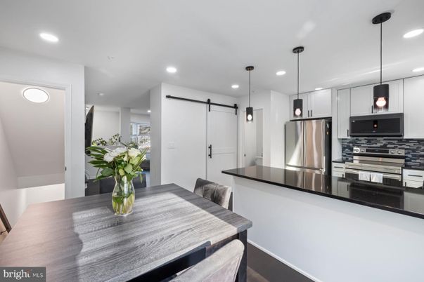 Dining room, Interior, Kitchen, Pendant Lights, Recessed Lighting, Stainless Steel Appliances