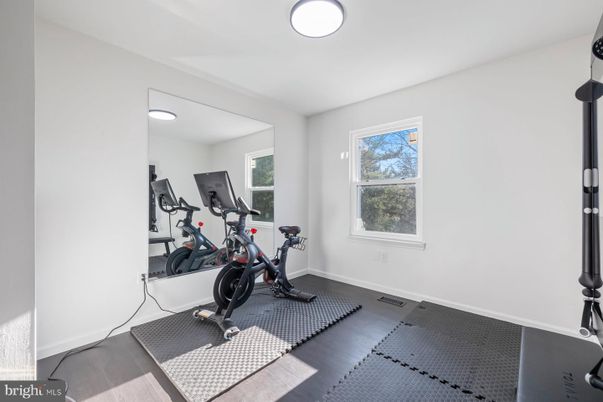 Fitness Equipment, Interior, Recessed Lighting, Wood Texture Flooring