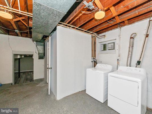 Interior, Washer, Wooden Beams
