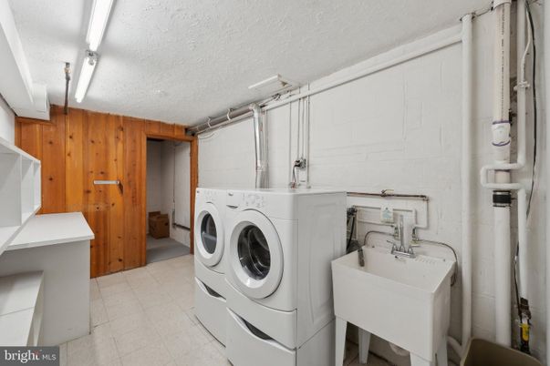 Interior, Washer, Wooden Walls