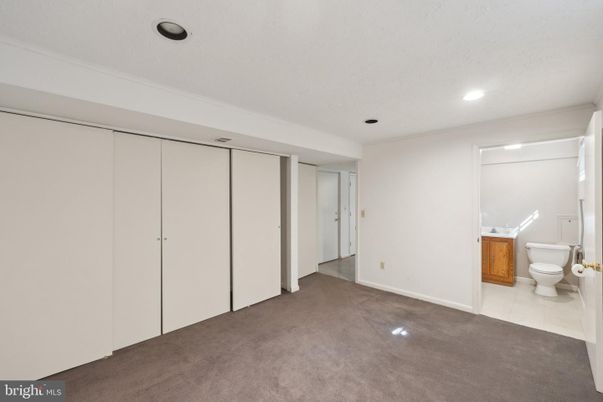 Bathroom, Empty room, Interior, Recessed Lighting